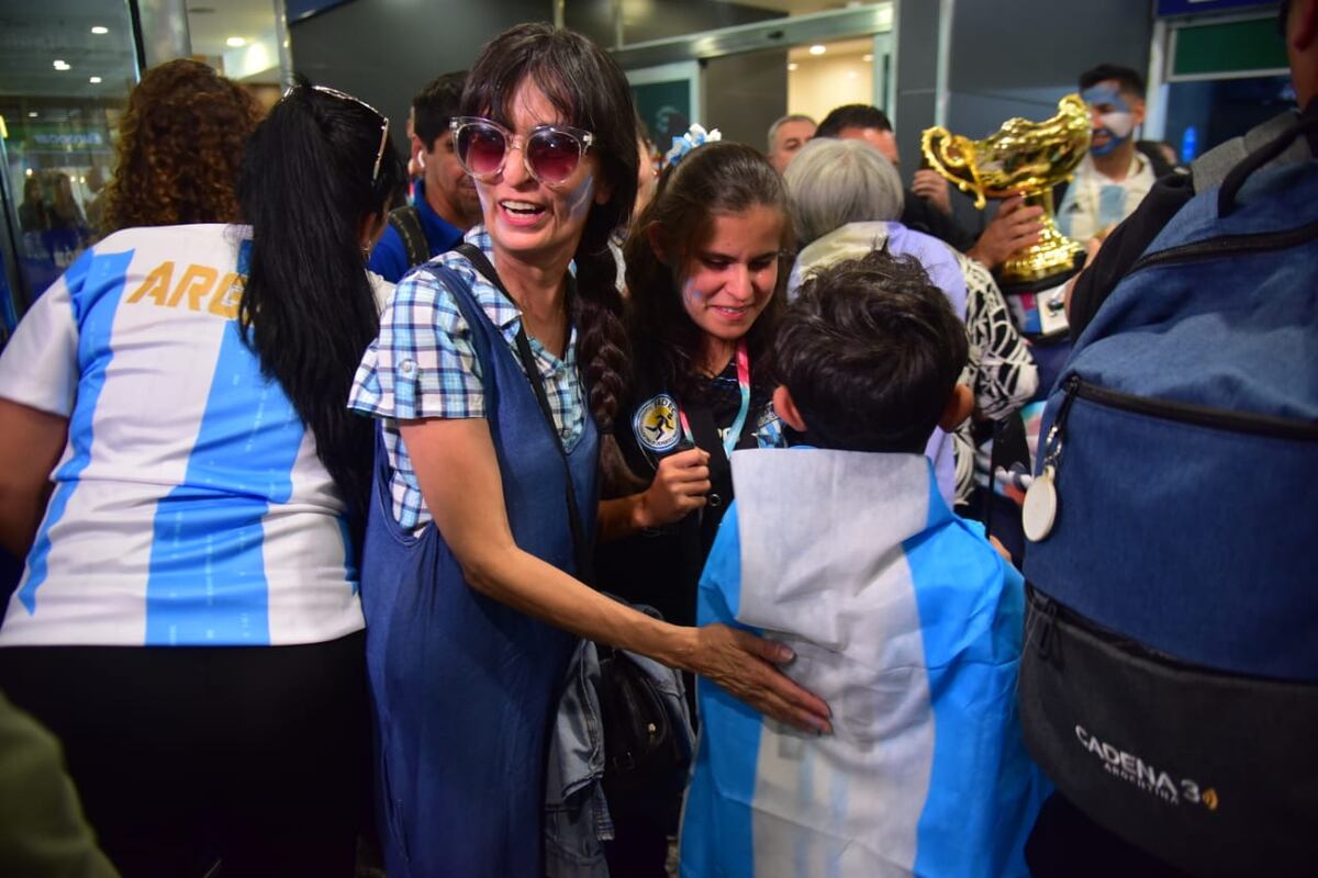 Las Murciélagas llegaron a Córdoba tras conquistar su segunda Copa del Mundo. (Javier Ferreyra / La Voz)