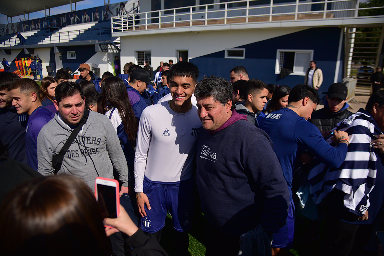 Experiencia Talleres para socias y socios. Pueden acceder a un entrenamiento del plantel profesional y tienen un momento de contacto con futbolistasFoto: Pedro Castillo / La Voz 