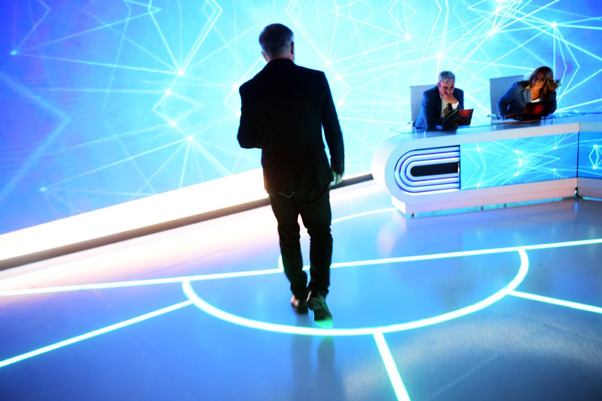 Lalo Freyre deja el programa Telenoche de Canal 12  y lo acompañamos en su última semana de transmisión. Foto Javier Ferreyra