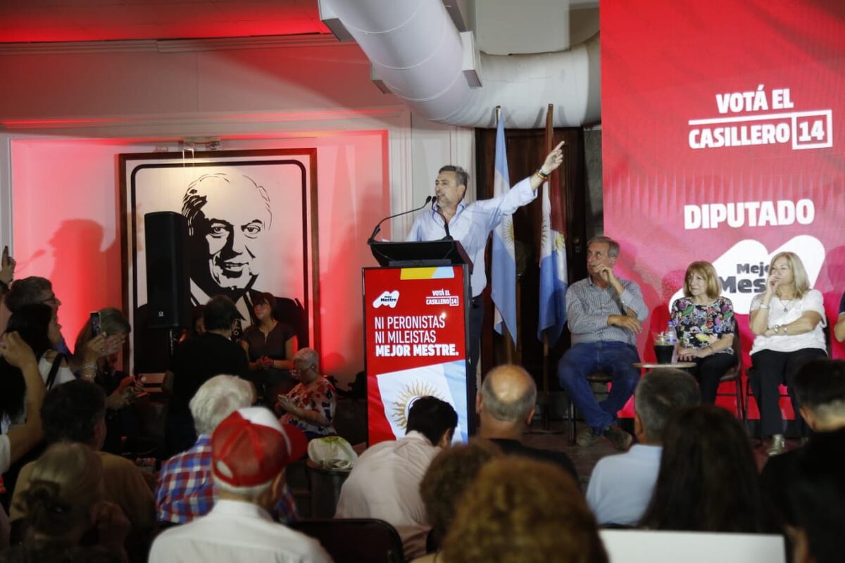 Ramón Mestre en el cierre de campaña de la UCR, en la Casa Radical