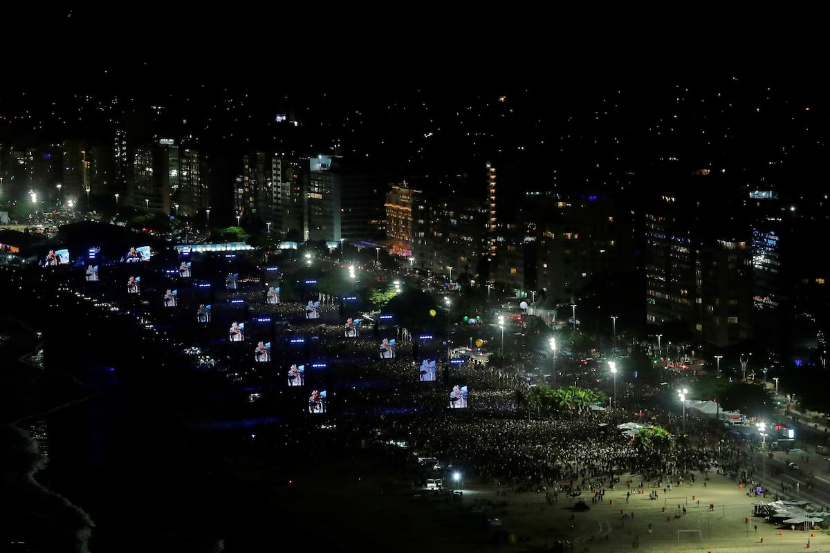 En fotos: el show gratuito de Lady Gaga en Copacabana, in Rio de Janeiro. 3 de mayo de 2025. (AP / Bruna Prado)