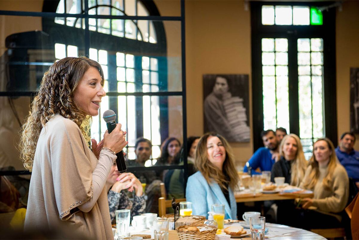 La ministra Laura Jure junto emprendimientos de triple impacto.