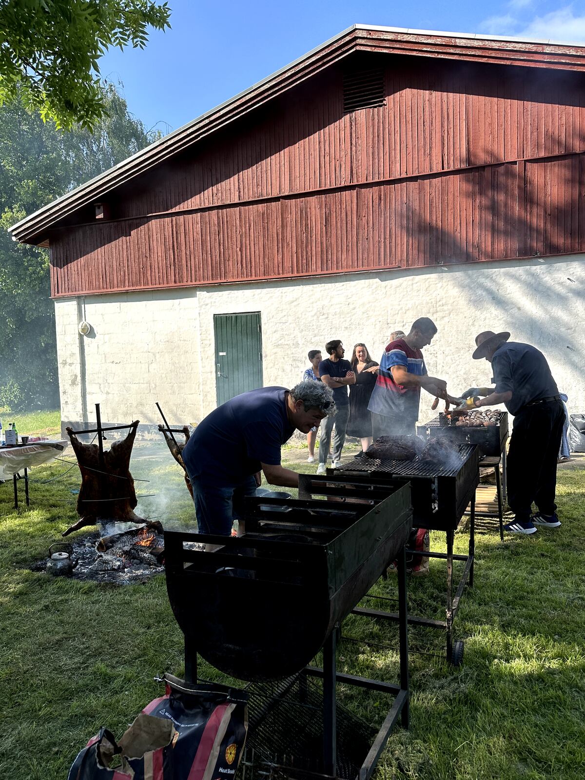 El asado argentino: el acto principal de la tarde. (Clara Ferrer Puccio)