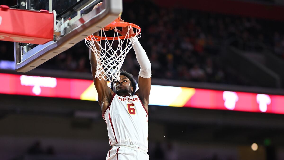 Broony James en acción para Trojans, en un partido de la NCAA. (USC Trojans Basaketball)