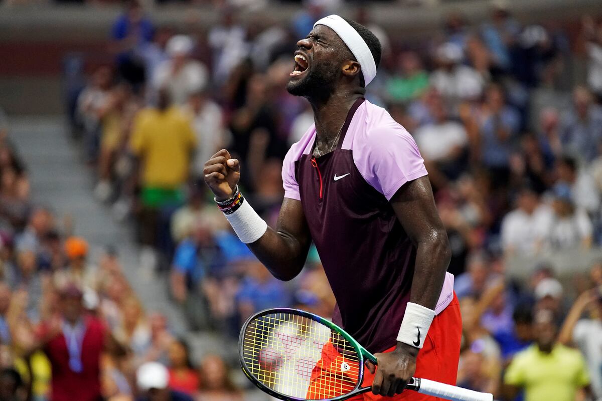 El estadounidense Francis Tiafoe venció en cuatro sets a Rafael Nadal en los octavos de final del US Open. (AP)