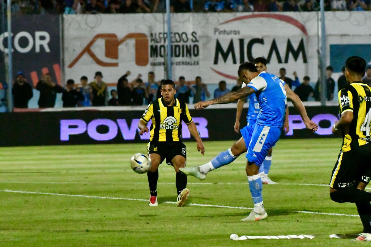 La final del Reducido entre Estudiantes de Río Cuarto y Deportivo Madryn. (Tomy Fragueiro / La Voz).