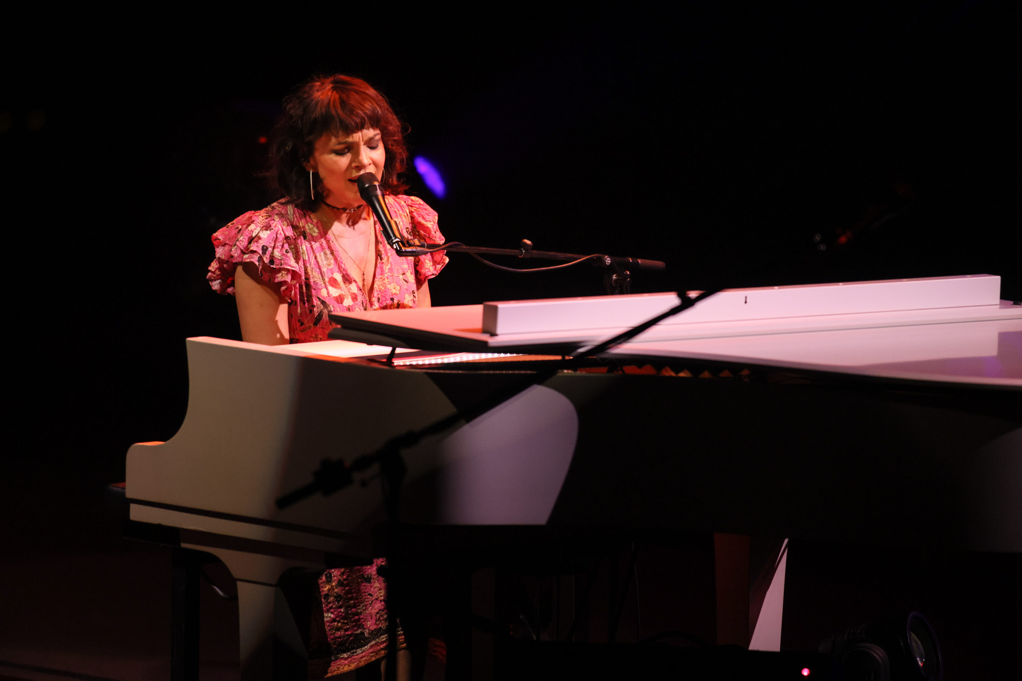 Norah Jones, en su reciente show en el porteño Movistar Arena. (Gentileza Gallo Bluggerman)