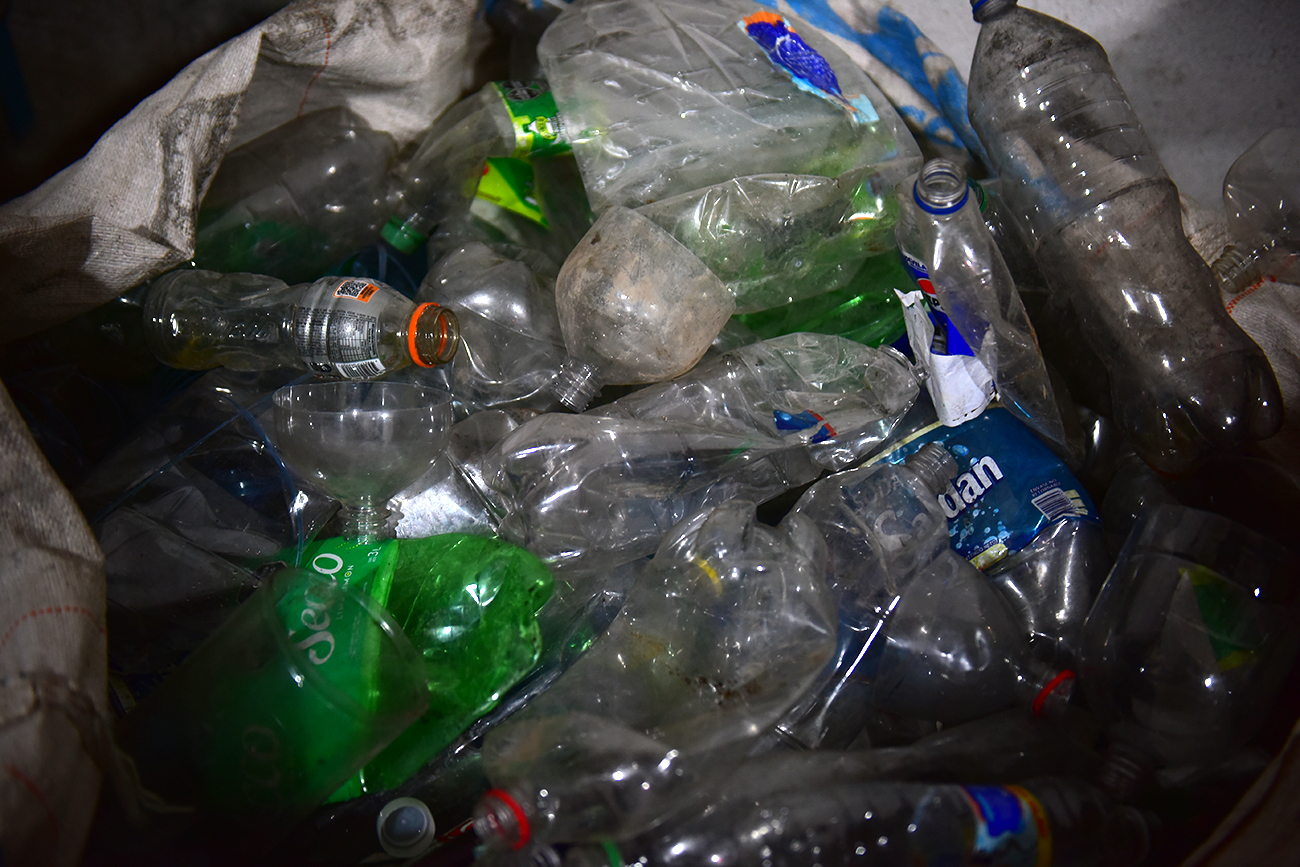 El insumo para las sogas son botellas de plástico. (José Gabriel Hernández / La Voz)