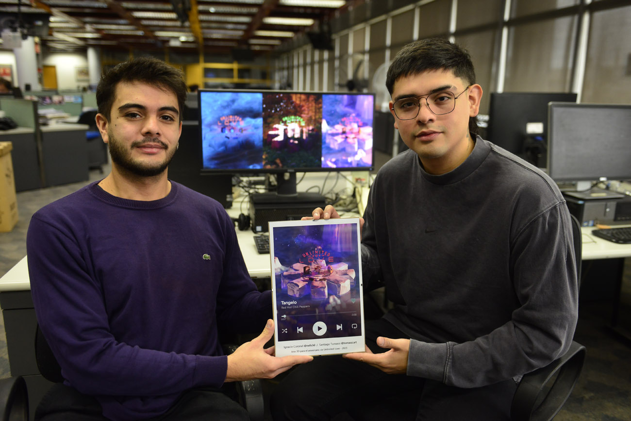 Santiago Tomassi e Ignacio Coronel, diseñadores 3D que ganaron un concurso de canvas para Spotify, con un tema de los Red Hot Chili Peppers. (Nicolás Bravo / La Voz)