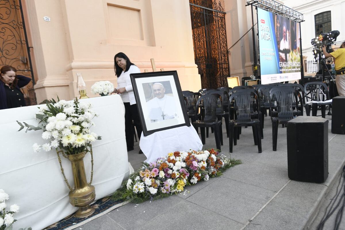 Misa en la Iglesia Catedral para despedir al Papa Francisco.
