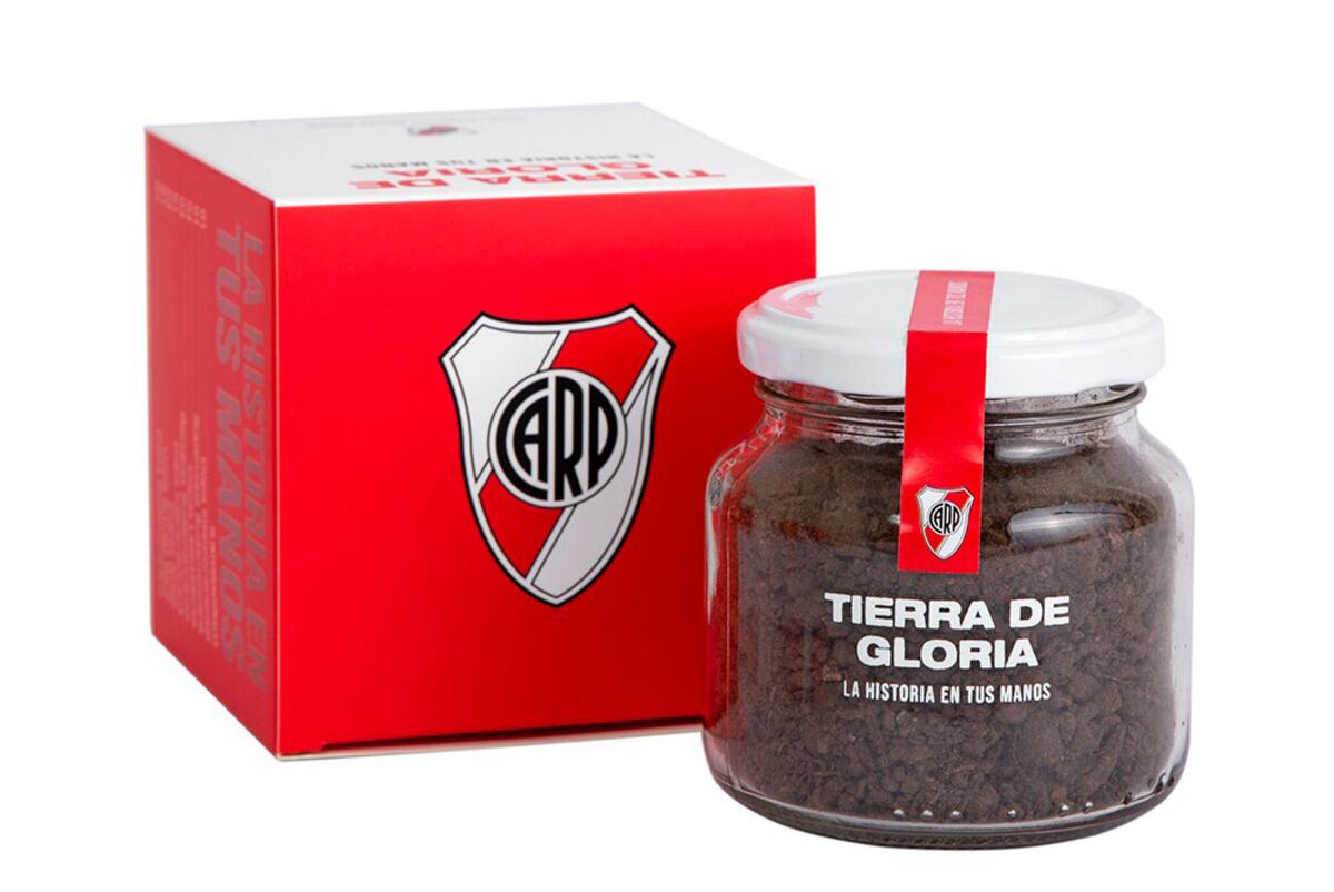 Fragmento de Gloria, el especial regalo de River para sus socios e hinchas, con elementos que formaron parte de la pista de atletismo del estadio Monumental. (Prensa River)