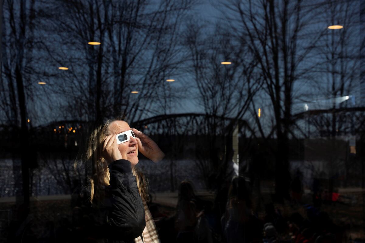 El eclipse, desde diferentes puntos de Estados Unidos. (AP)
