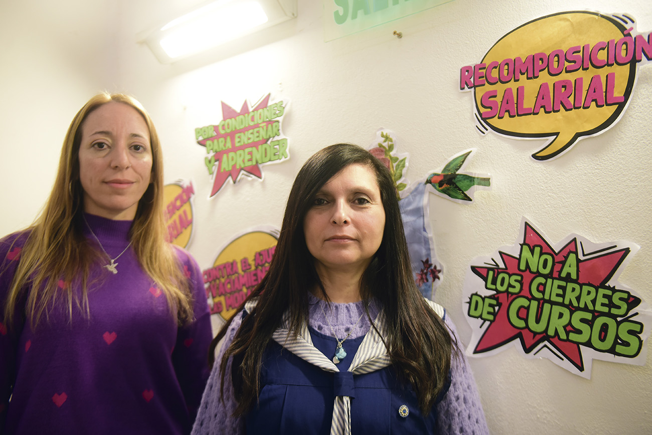 Alejandra Farfan maestra jardinera y Cecilia Oviedo docente. Testimonios de docentes con sobrecarga laboral . (José Gabriel Hernández / La Voz)