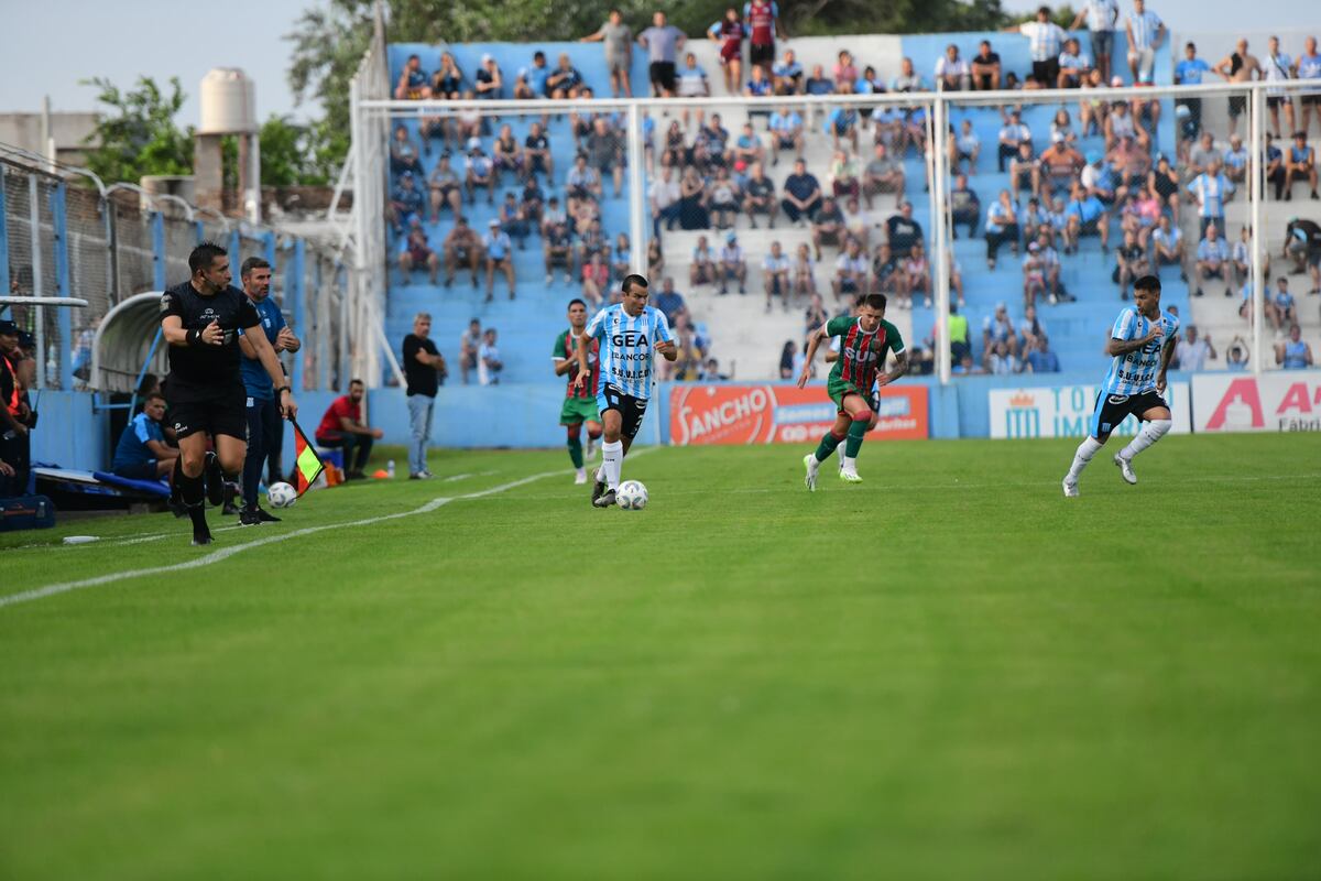 Racing de Nueva Italia recibió en el estadio Miguel Sancho a Agropecuario por la Primera Nacional. (Christian Luna)