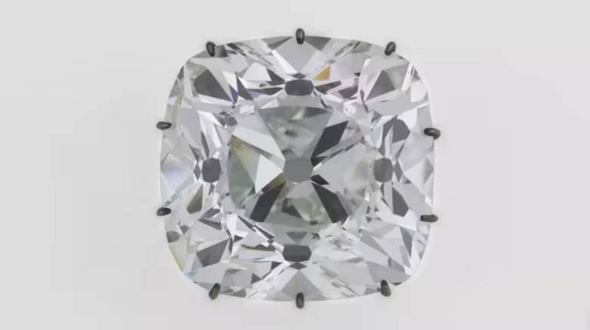 Robo en el Louvre: se llevaron joyas de Napoleón III y la emperatriz Eugenia.