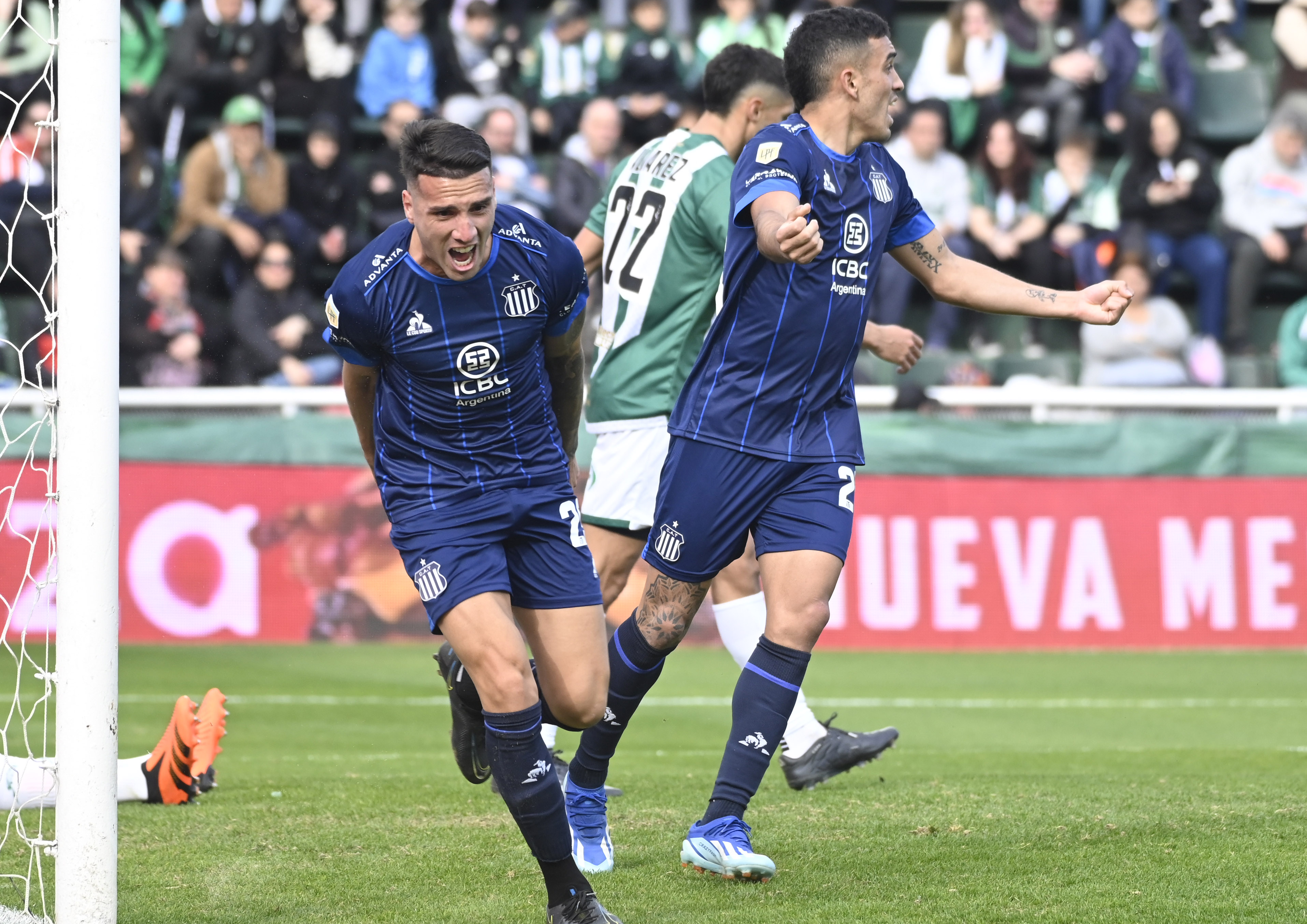El festejo del gol de Benavídez ante Banfield. (Fotobaires).
