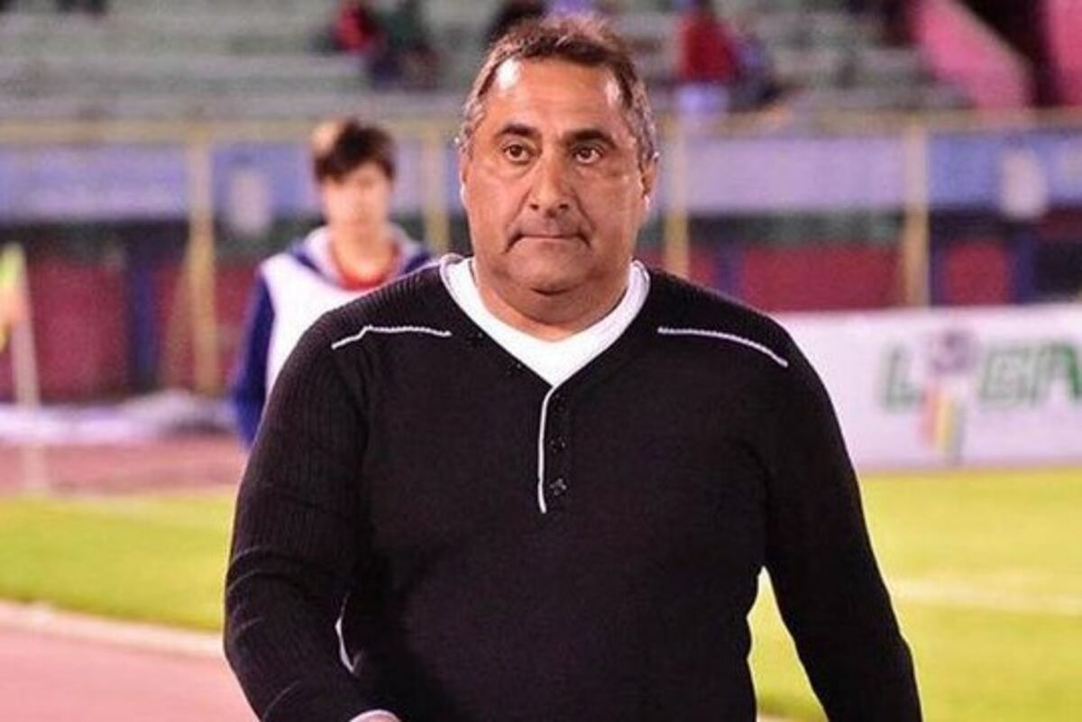 Julio Zamora, fue DT de la "B" por 12 partidos. Famoso por la manera que se lo eligió: por las carpetas.