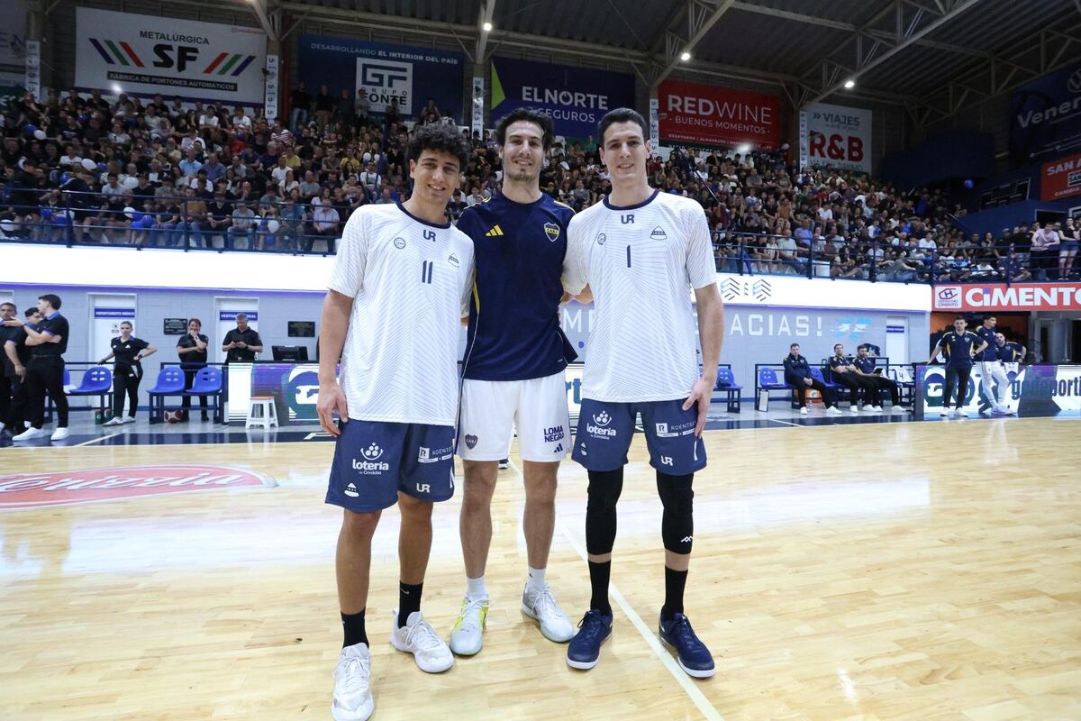Los hermanos Cáffaro en cancha. Esteban (11) y Agustín (1) por Independiente, ante Francisco de Boca por la Liga Nacional de Básquetbol. (Prensa Independiente)