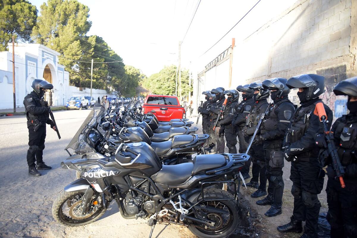 La Policía montó un operativo en el sector del cementerio San Vicente para detener al sospechoso. (José Gabriel Hernández / La Voz)