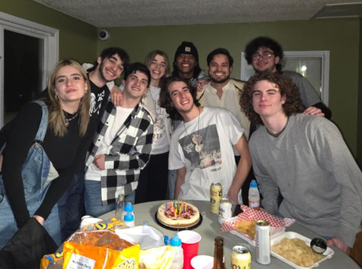 Francisco, Rómulo, Ximena, Shane, Julián, Bryan, Matías, Finn y Celina. Todos de distintas partes del mundo. 