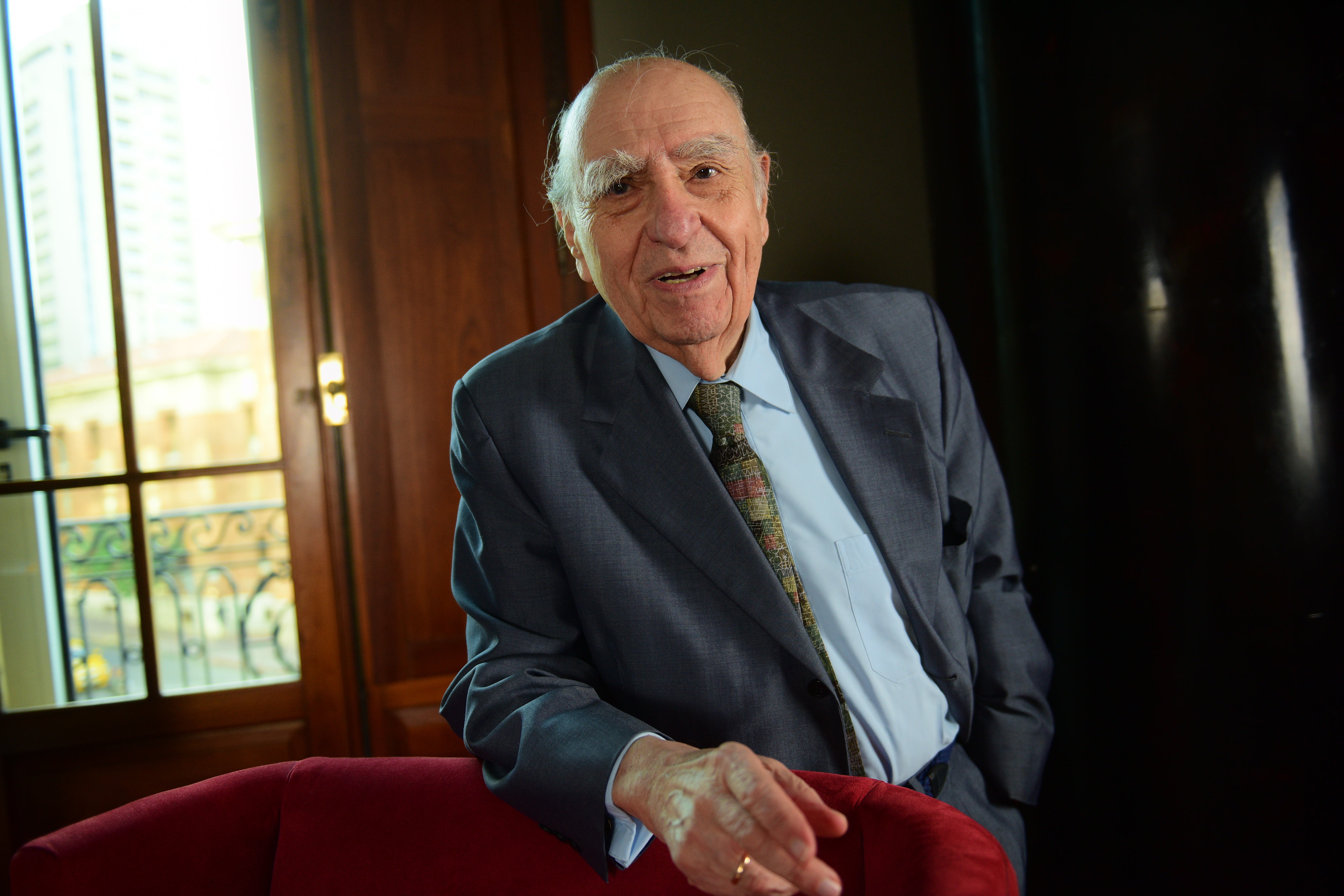 El expresidente de Uruguay Julio María Sanguinetti en entrevista. (Javier Ferreyra / La Voz)