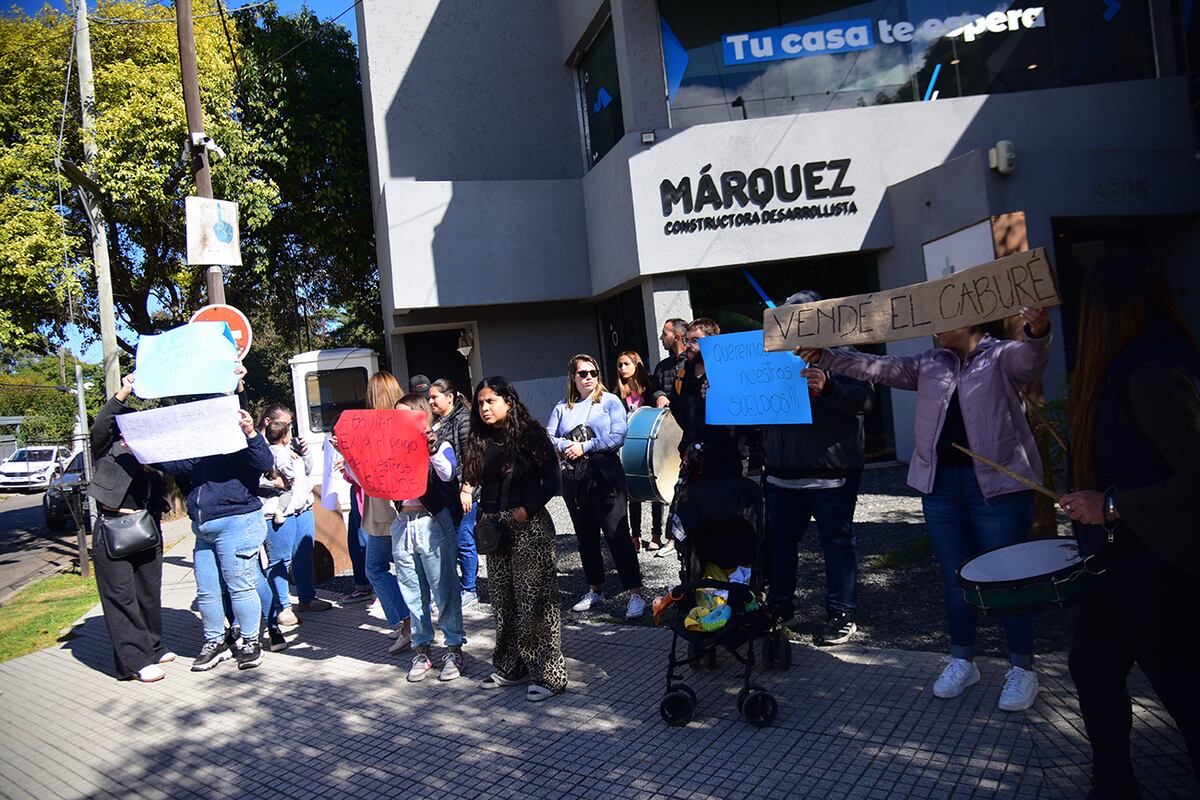 Reclamos. A las denuncias de los clientes, en las últimas semanas se sumaron las protestas de empleados por salarios caídos. (Pedro Castillo / La Voz)