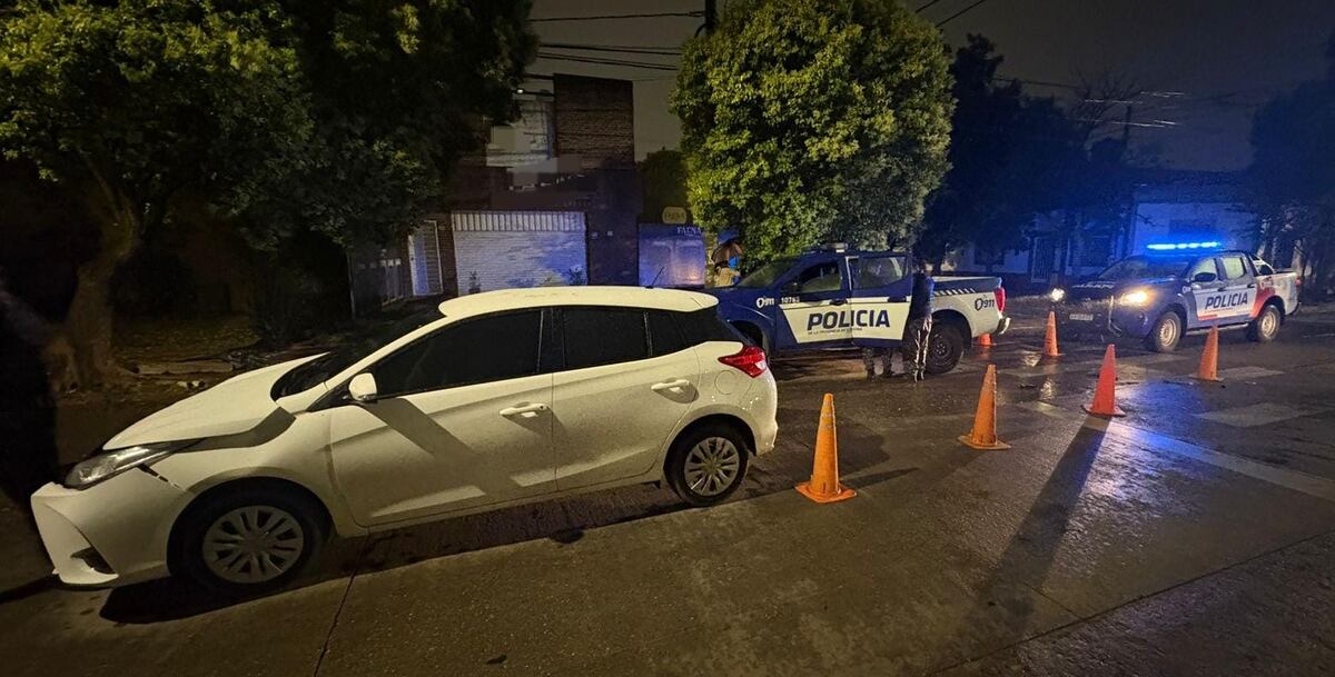 Córdoba: manejaba alcoholizada y chocó a un móvil policial en barrio Jardín. (Policía)