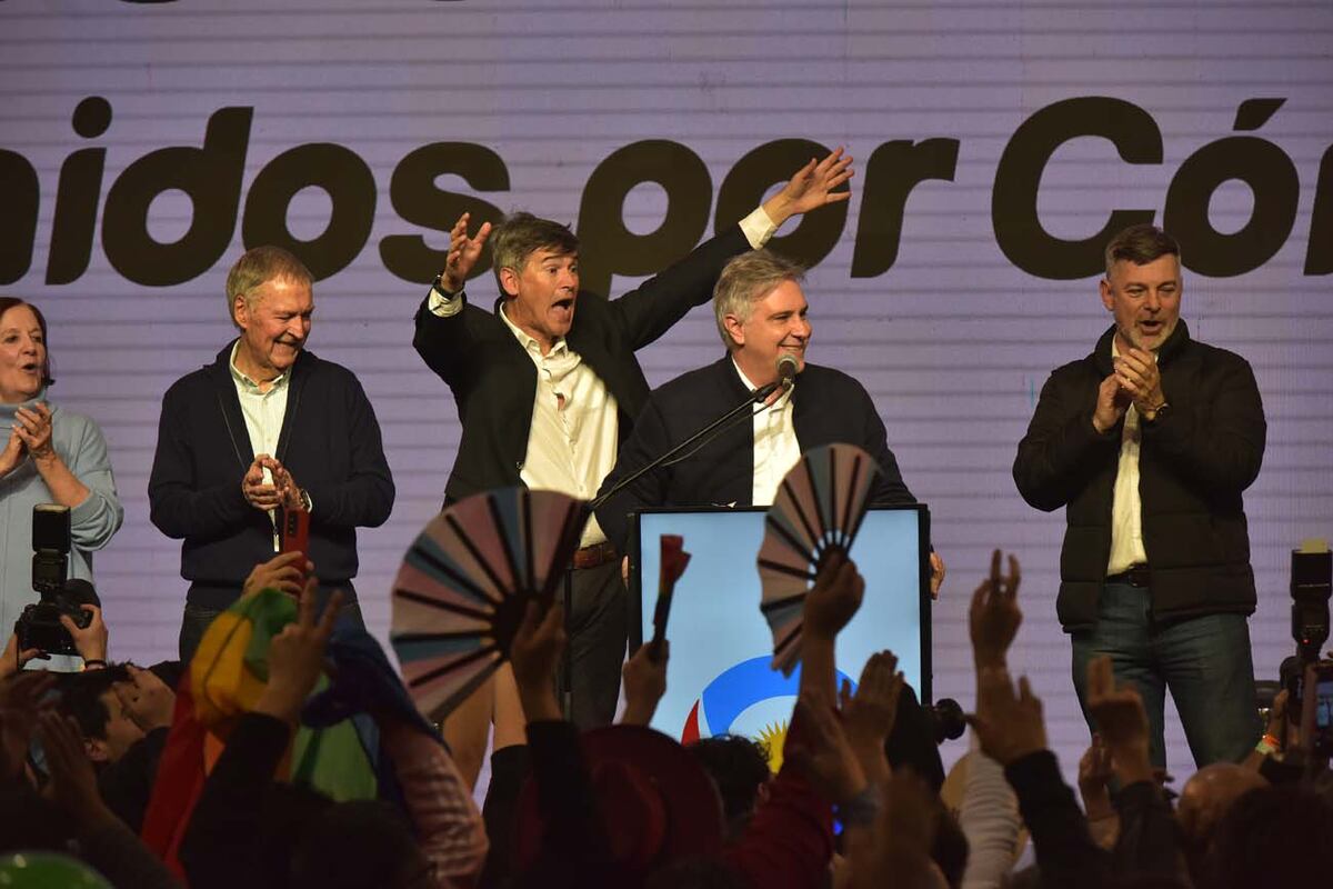En 2023, el festejo de Passerini tras ganar la elección en la Capital. (Facundo Luque / La Voz)