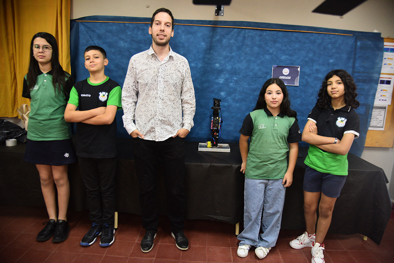 Agua Bit es el proyecto ideado por estudiantes de la Escuela Justo Páez Molina que representará a la Argentina en un concurso de robótica en Chile. (Pedro Castillo / La Voz)