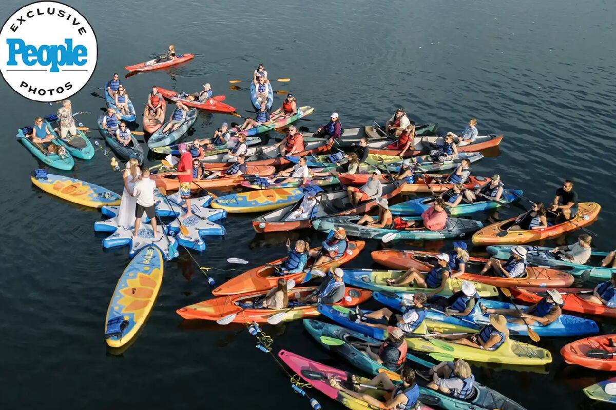 Hicieron una boda flotante.