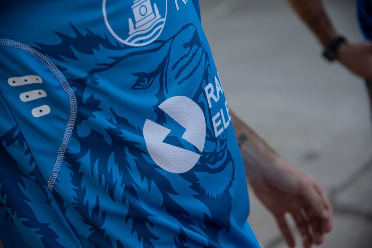Estudiantes de Río Cuarto y su nueva camiseta para 2023. La estrenó por Copa Argentina. (Gentileza Prensa Estudiantes RC).