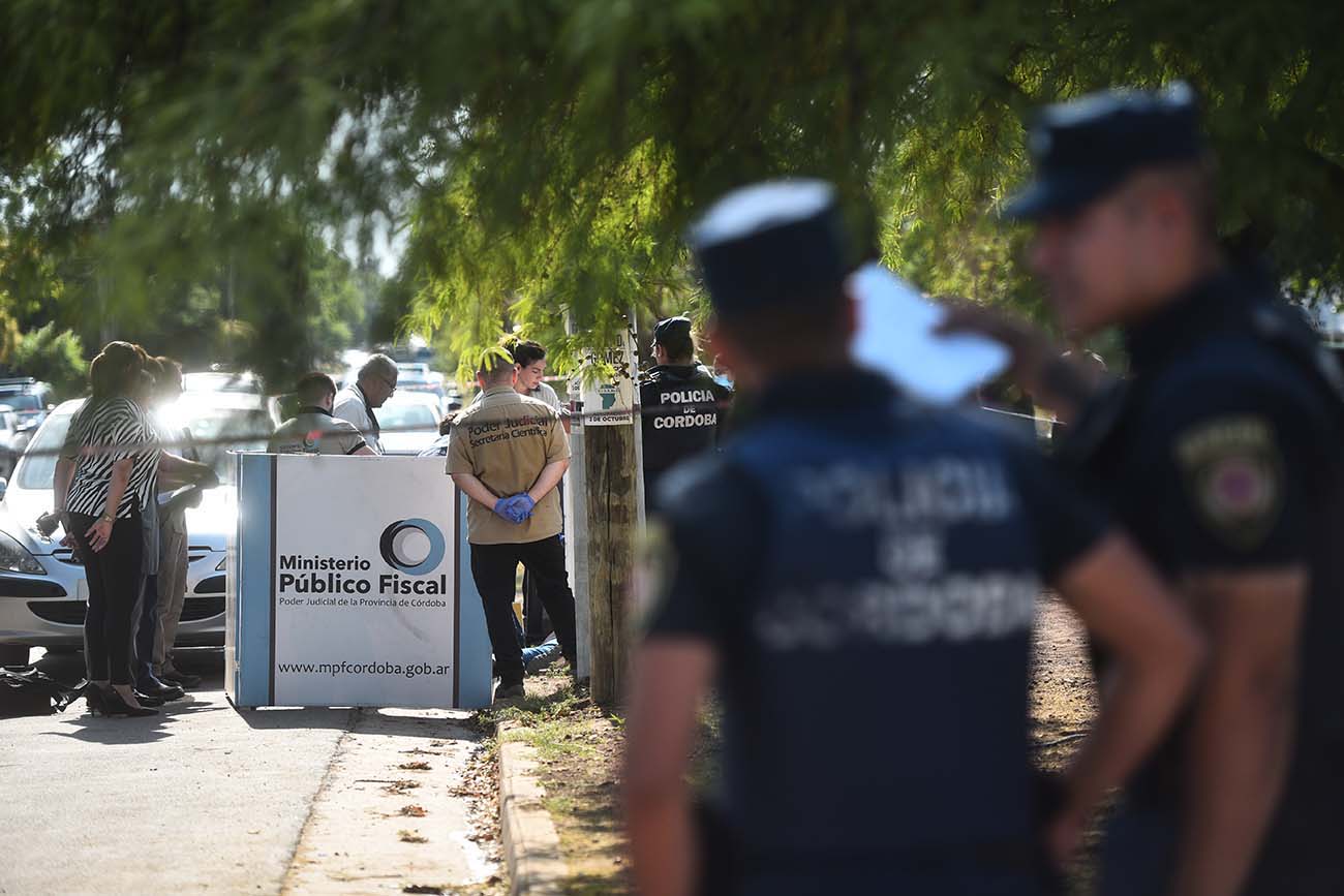 Femicidio en Córdoba: asesinó a su expareja e intentó quitarse la vida en la calle, Ocurrió a plena luz en Santa Isabel Segunda Sección. El hombre agoniza en el Príncipe de Asturias. (Pedro Castillo / La Voz)