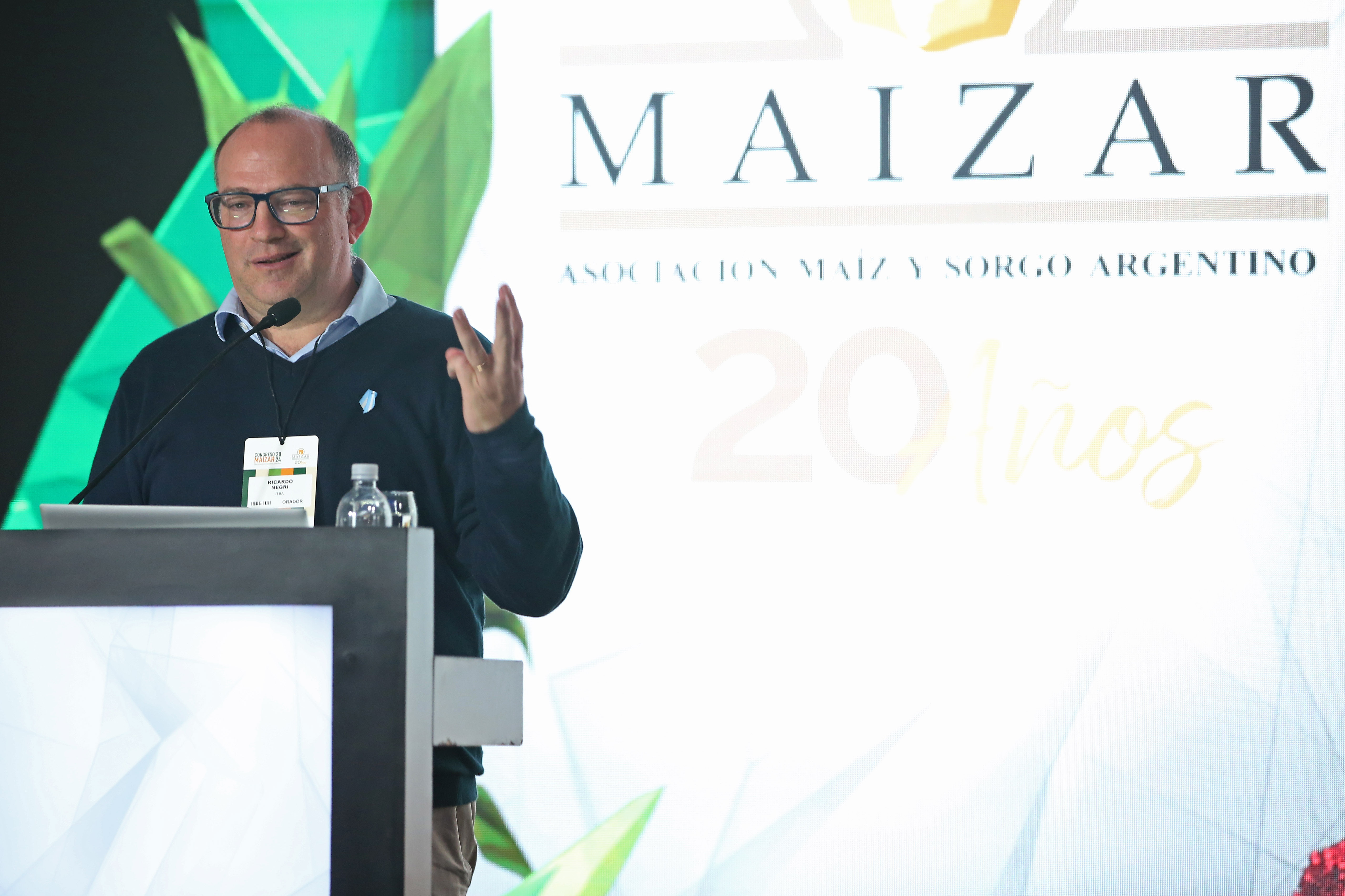 MODELO DE ESTÍMULO. Ricardo Negri presentó en el Congreso Maizar 2024 un modelo de simulación para el desarrollo del maíz en Argentina. (Prensa Maizar)