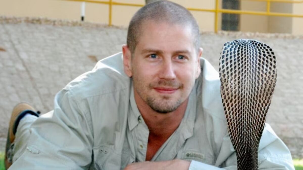 El biólogo Bryan Fry, conocido por sus investigaciones en anacondas verdes.