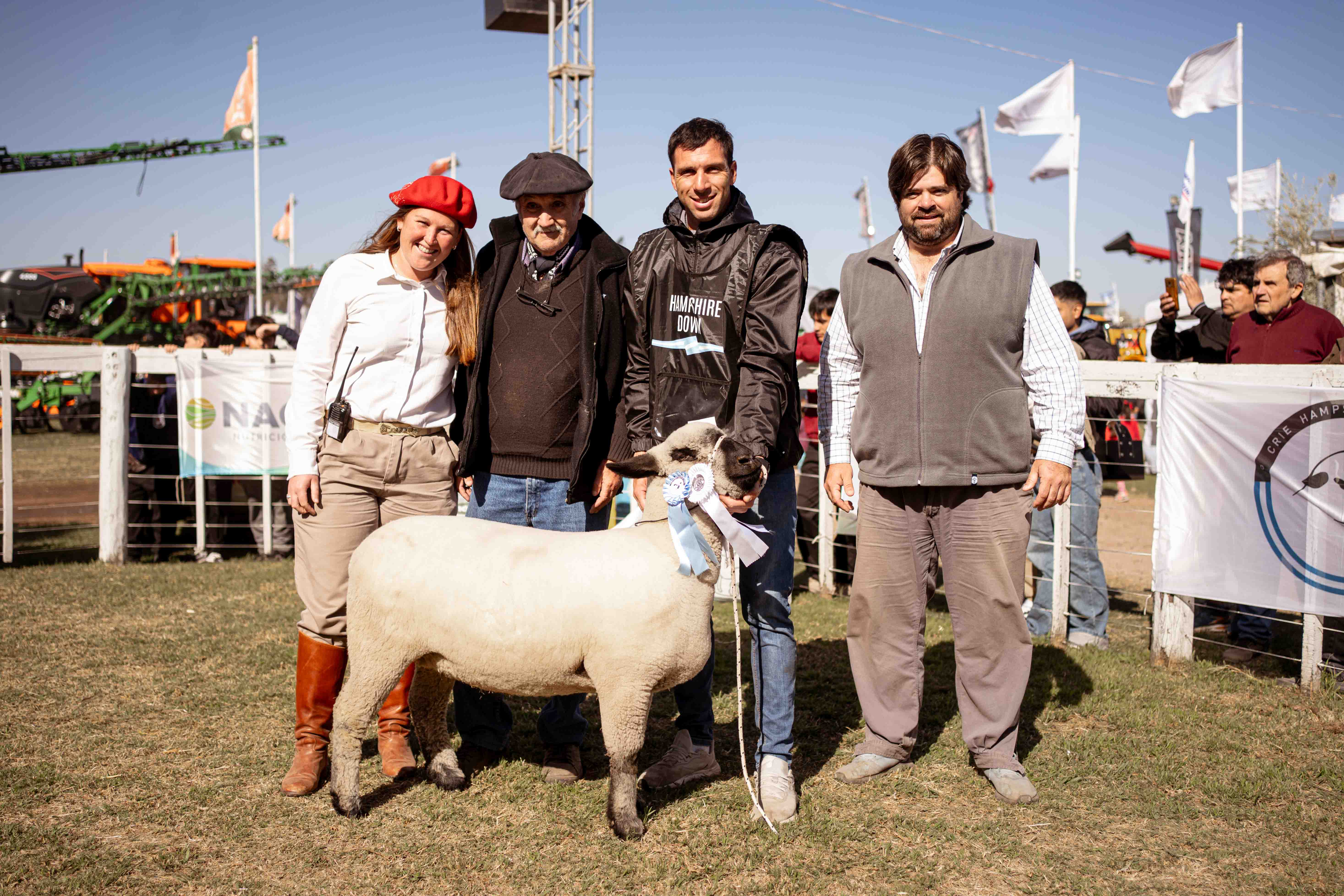 JURAS GANADERAS. La Exposición Rural de Río Cuarto eligió en su edición 91ª a los grandes campeones bovinos, ovinos y porcinos. (La Voz)