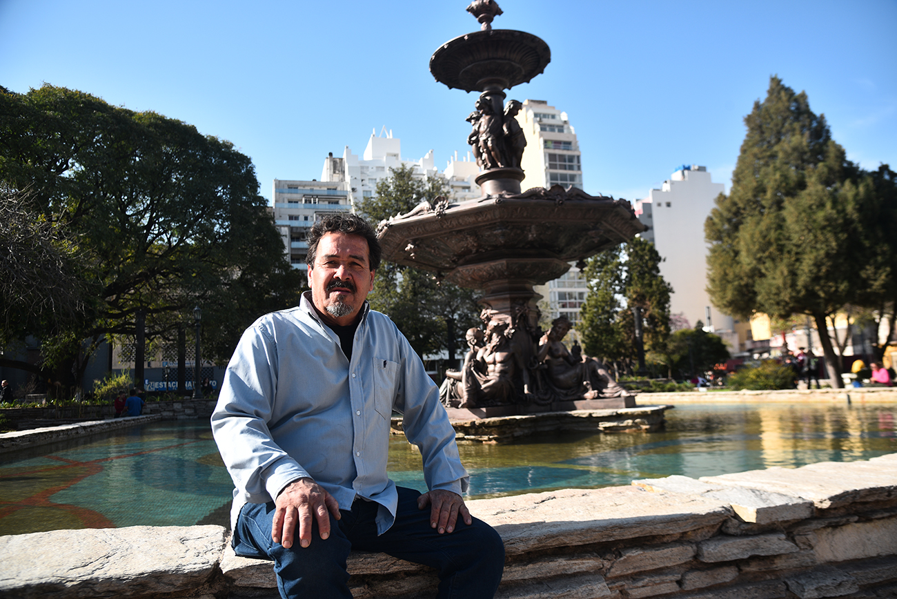 Ricardo Zavala artista plastico y restaurador de las estatuas de la plaza Colon Foto: (Pedro Castillo / La Voz)