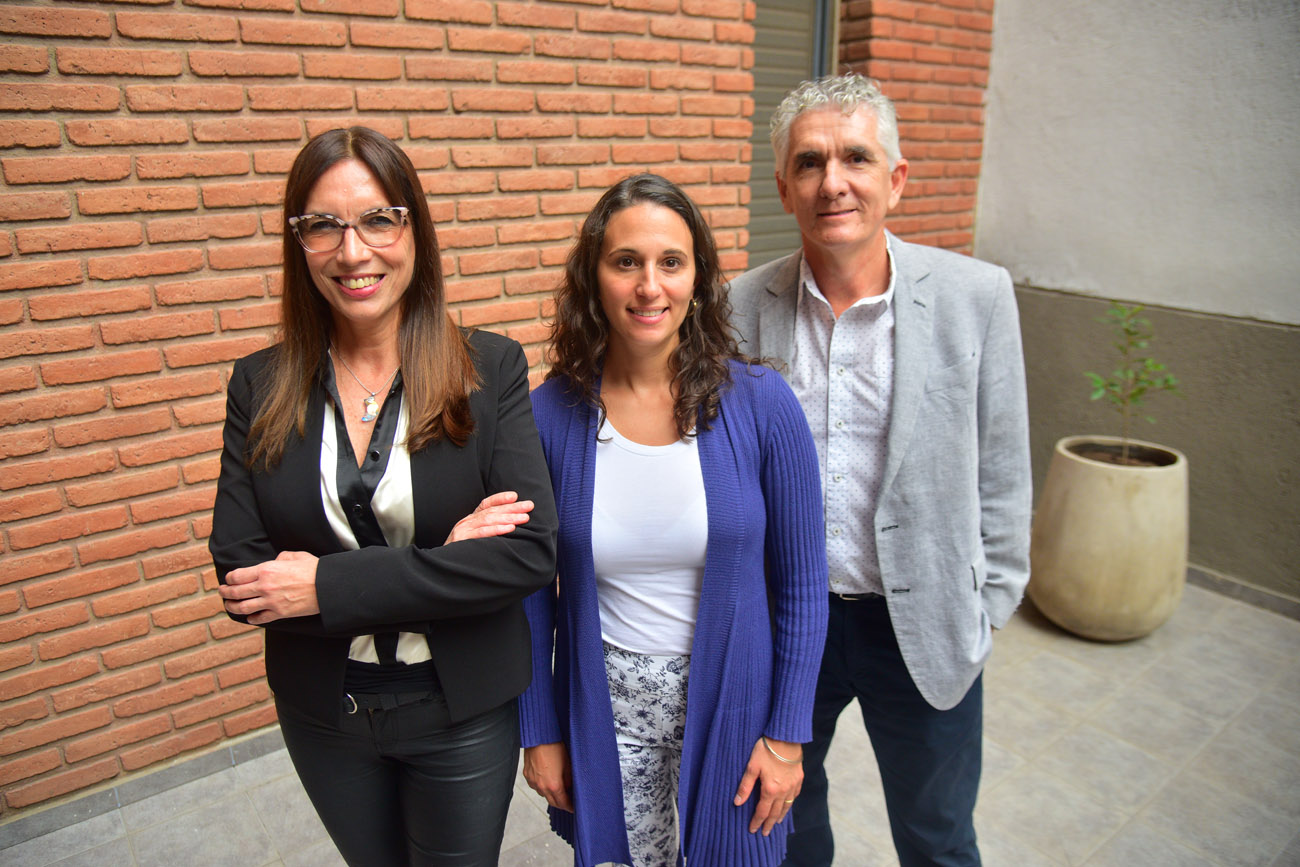 Los oncólogos Verónica Vera Merino, Claudia Martin y Alejandro Rubio, autores del estudio. (Pedro Castillo / La Voz)