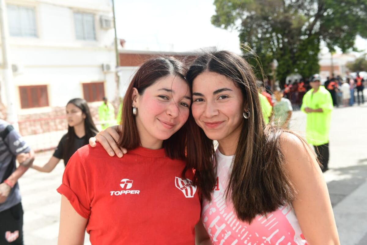 Hinchas de Instituto en la previa del clásico con Talleres en Alta Córdoba. (José Gabriel Hernández y Javier Ferreyra / La Voz)