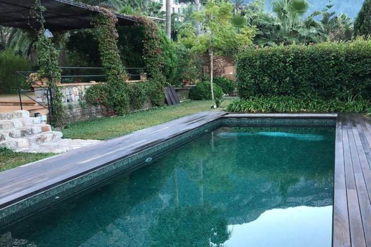 Piscinas en tonos verdes. Ph:@pinterest. / Ferrocons