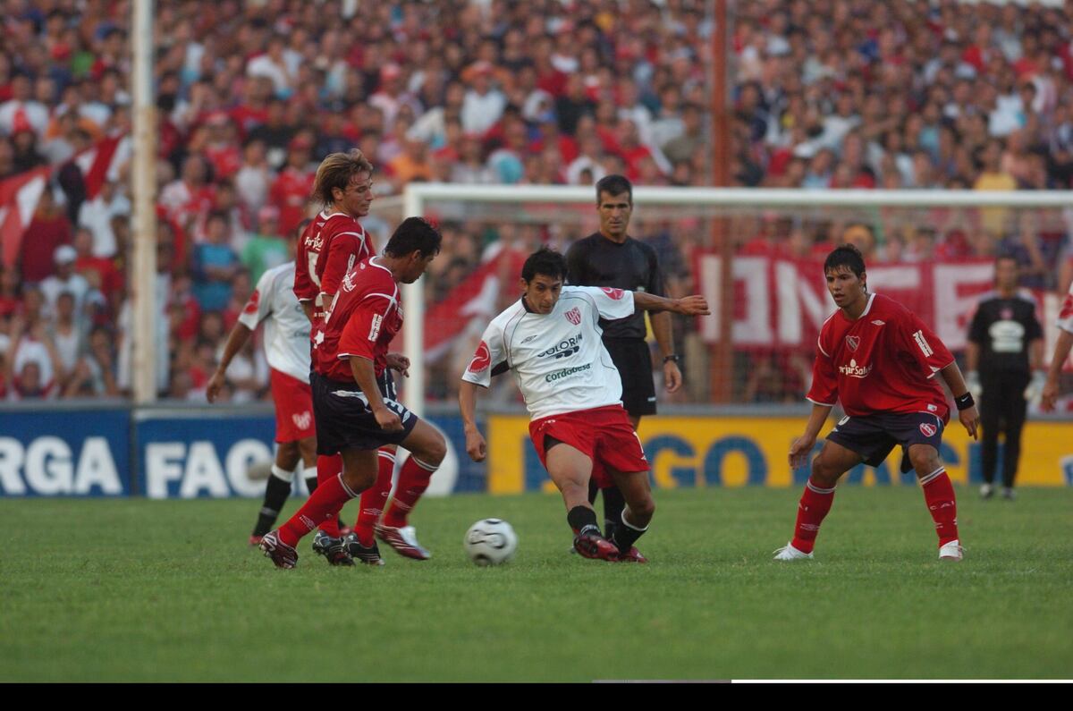 La tarde mágica en que el "Kun" Agüero fue figura en Alta Córdoba, ante Instituto, en 2006. La rompió y se fue ovacionado. (Archivo / La Voz).