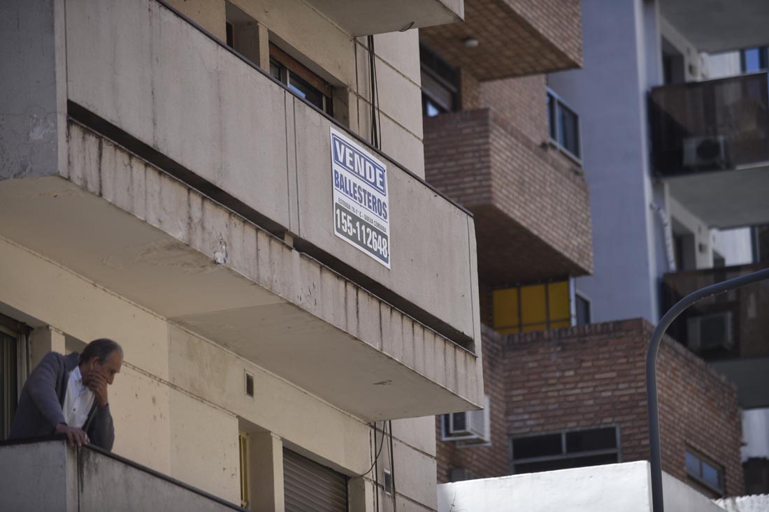 Con la derogación de la ley, la ya delicada situación de los inquilinos se profundizará, más aún para los que no tienen “el techo asegurado” y habrá mayor hacinamiento. (Ramiro Pereyra /La Voz)