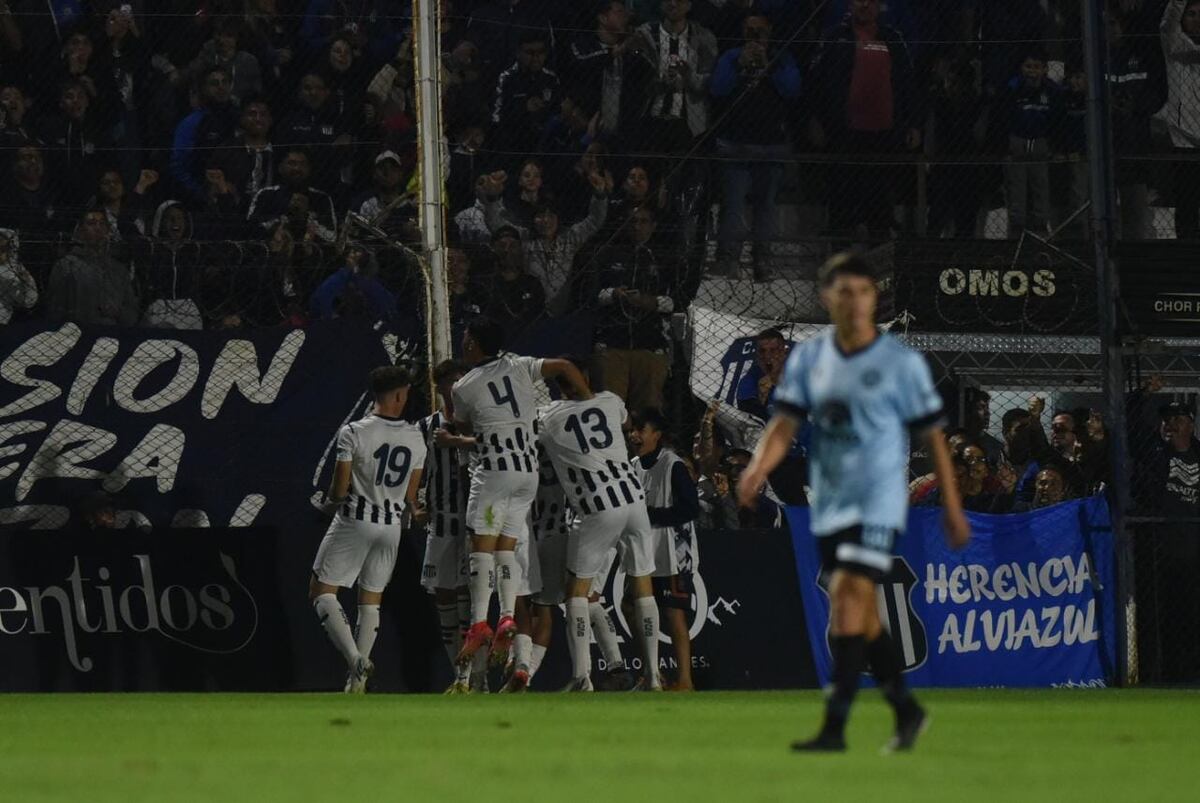 Talleres y Belgrano se enfrentaron en La Boutique por el clásico de Reserva. (Facundo Luque / La Voz)