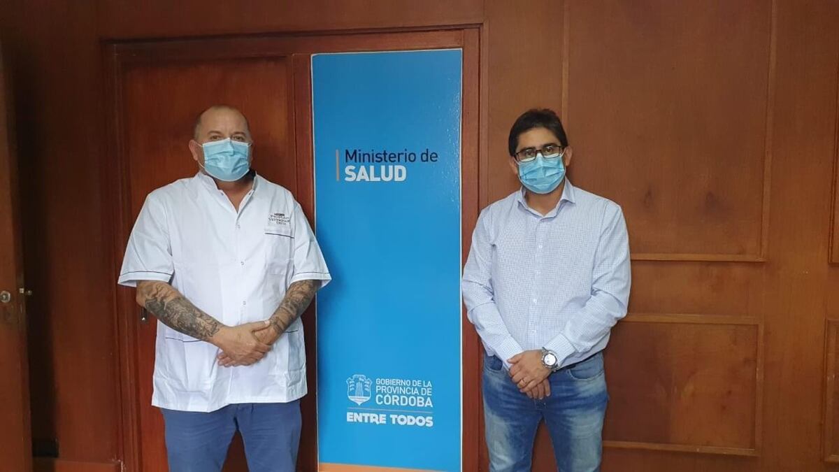 Morini junto al ex ministro de Salud, Diego Cardozo, en una reunión para coordinar la campaña de vacunación contra el Covid de los veterinarios