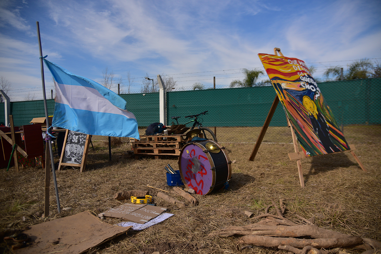 Los defensores del quebracho levantan el acampe. (Foto: Pedro Castillo / La Voz) 