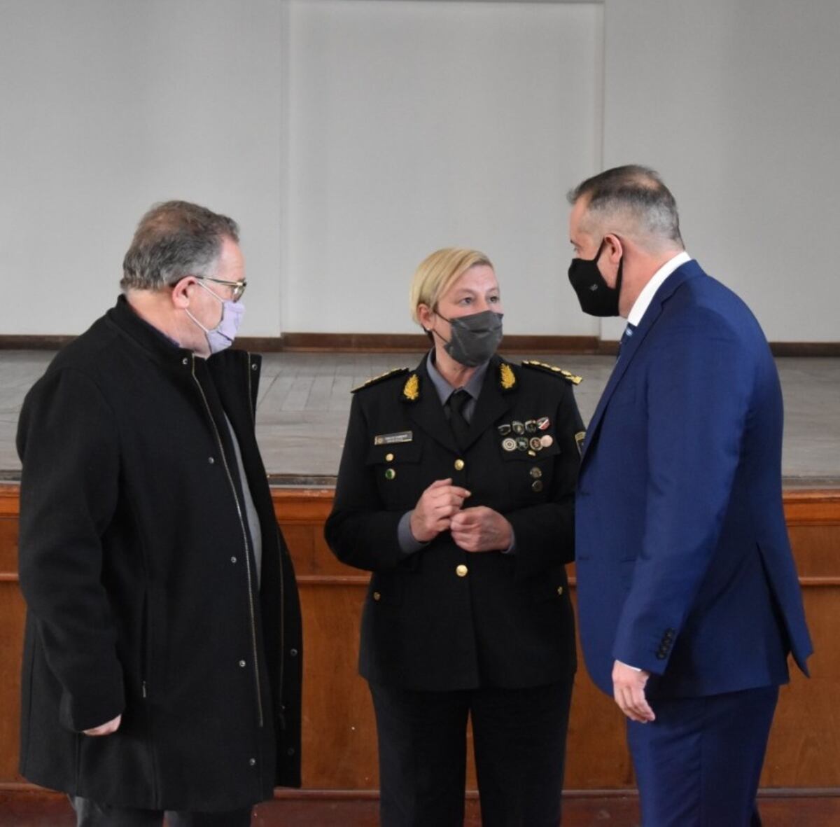 La jefa de la Policía de Santa Fe, Emilce Chimenti, participó del acto de asunción del subjefe Diego González (derecha) junto al ministro de Seguridad, Jorge Lagna.
