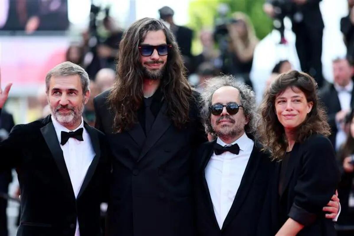 Parte del equipo de la película española Sirat. Fillol es el segundo desde la derecha.