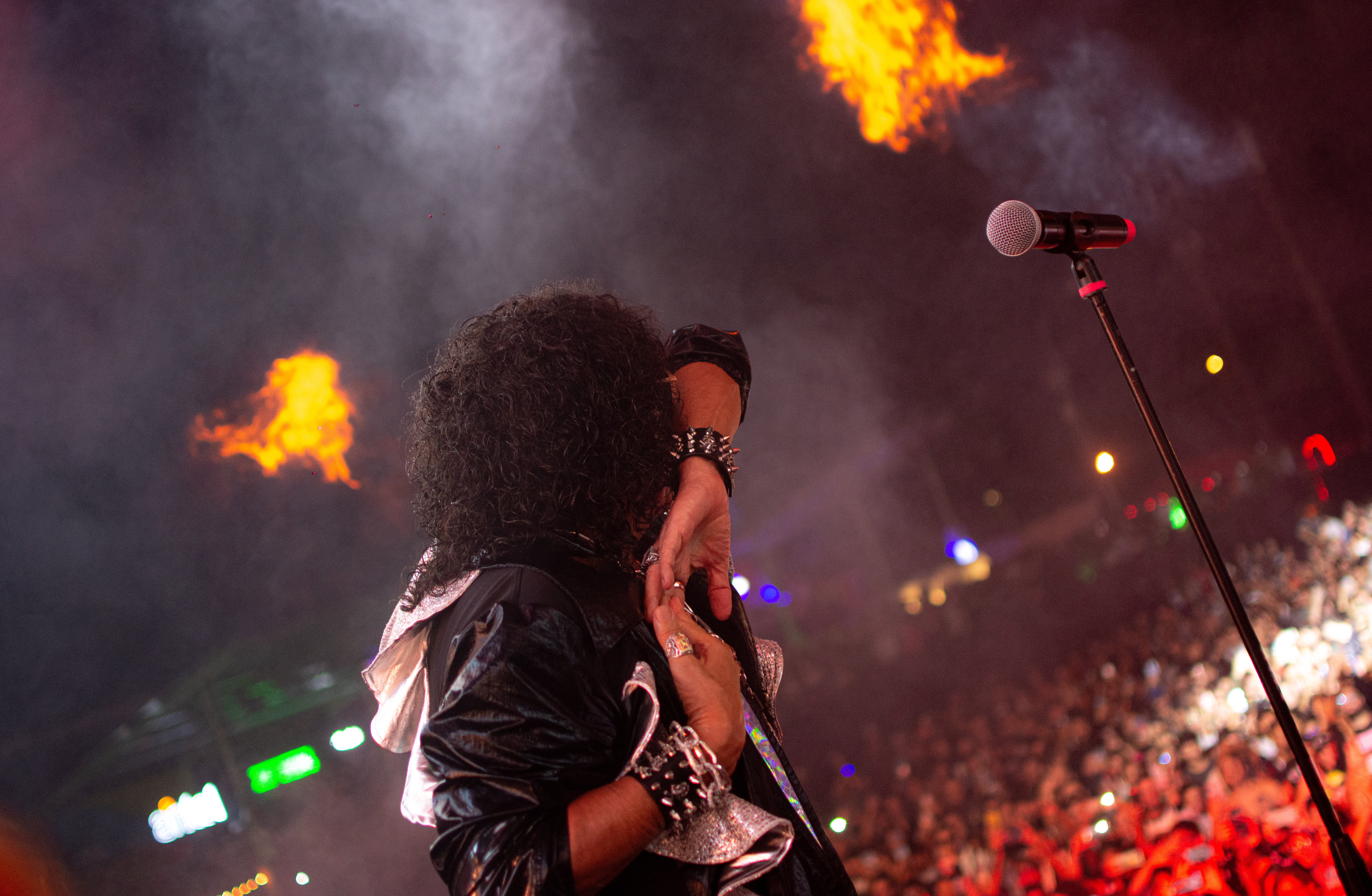 Carlos Mona Jiménez, puro fuego en el Cosquín Rock Uruguay. (Gentileza Flor Dreidemie)