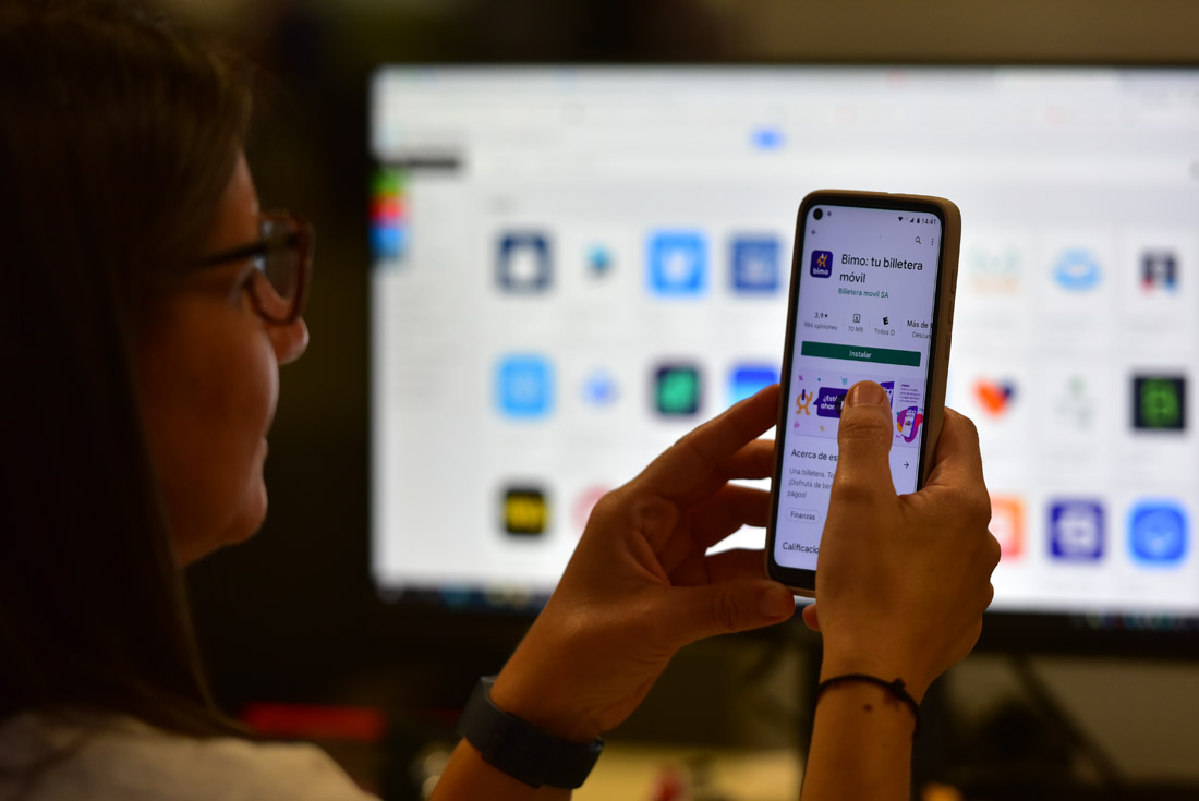 El celular, un mundo (Nicolás Bravo / La Voz)