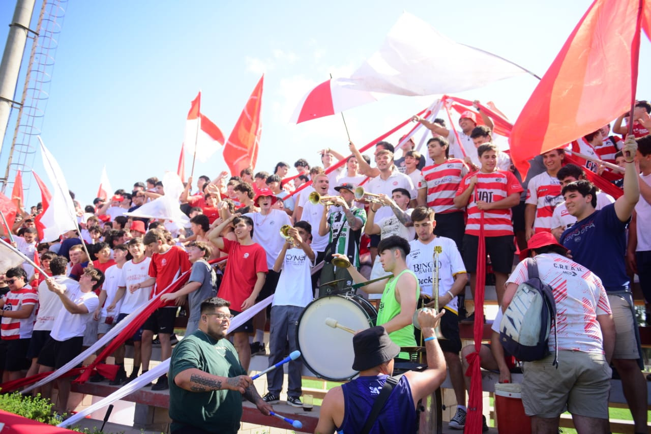 La parcialidad de Jockey Club Córdoba en semifinales frente a Duendes de Rosario por la semifinal del Torneo del Interior. (José Gabriel Hernández / La Voz)