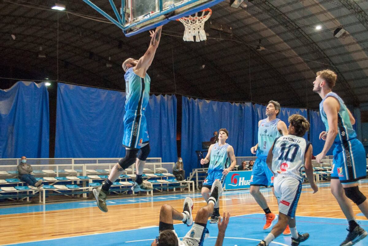 El pivote Alejandro Quigley, una pieza valiosa para las aspiraciones de 9 de Julio de Río Tercero en el Torneo Federal. (@sp9dejulio)